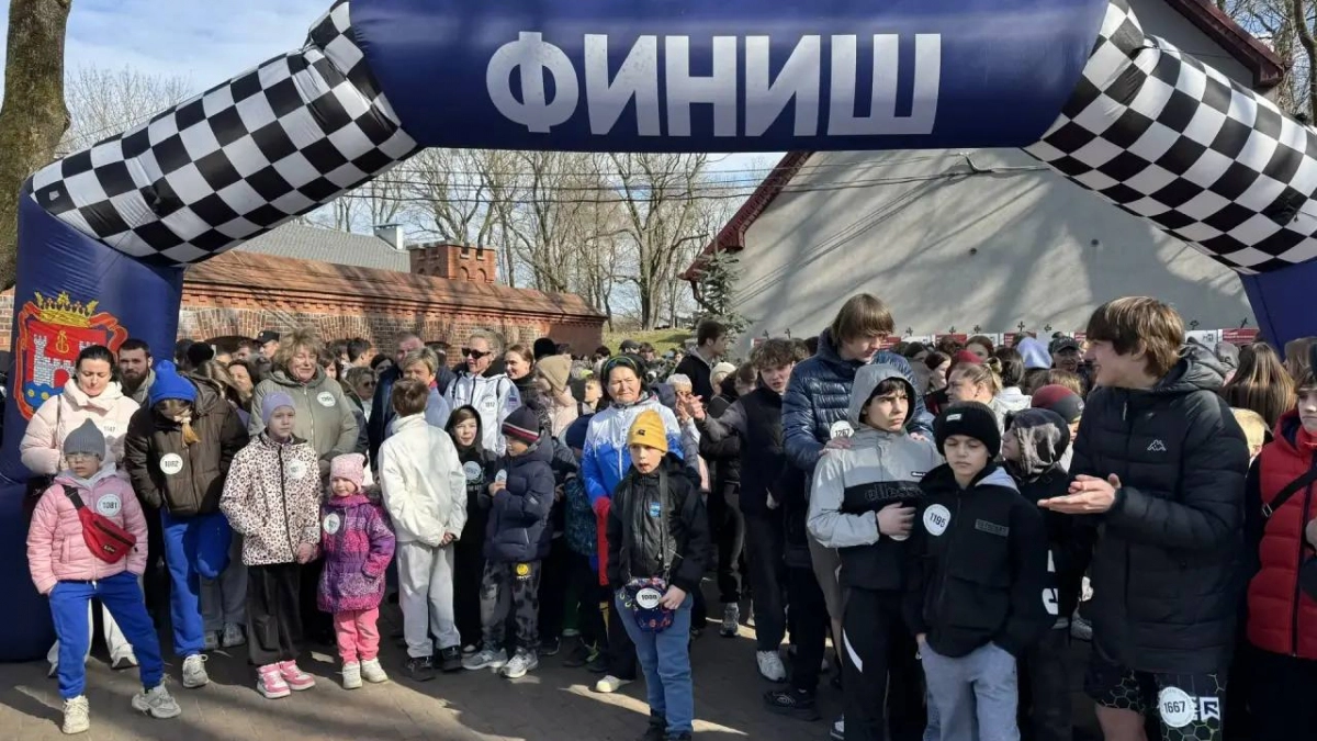 Калининградцы вышли на марш здоровья: как прошла акция «10 000 шагов к жизни» — фото