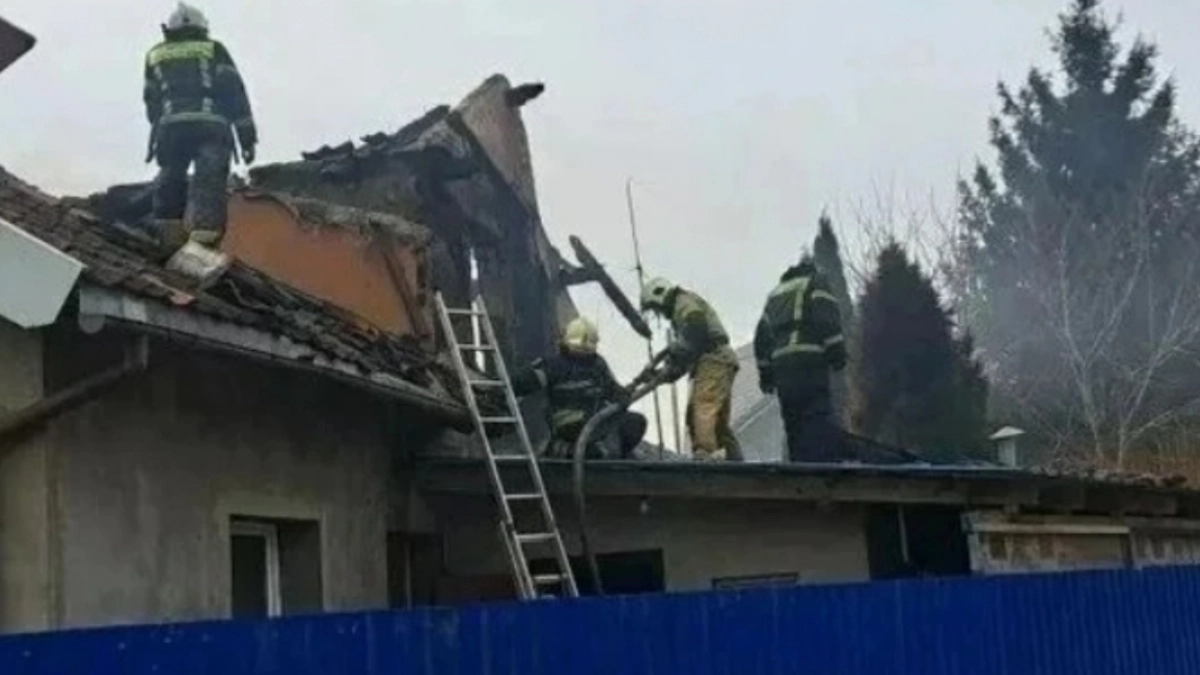 В Багратионовском округе в посёлке Чехово загорелась мансарда жилого дома: пострадал мужчина