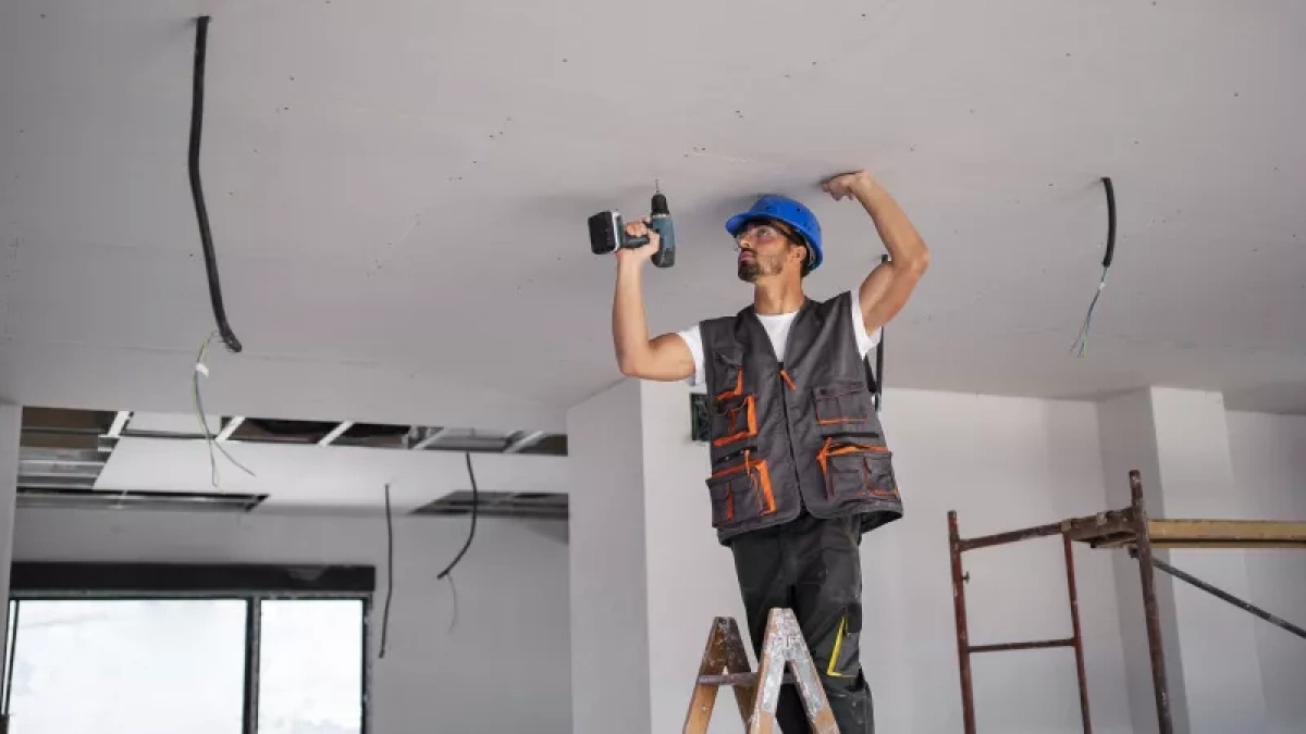 Прощай, натяжной потолок: мастера назвали 3 стильные альтернативы в 2026 году, которые сделают ваш дом современным