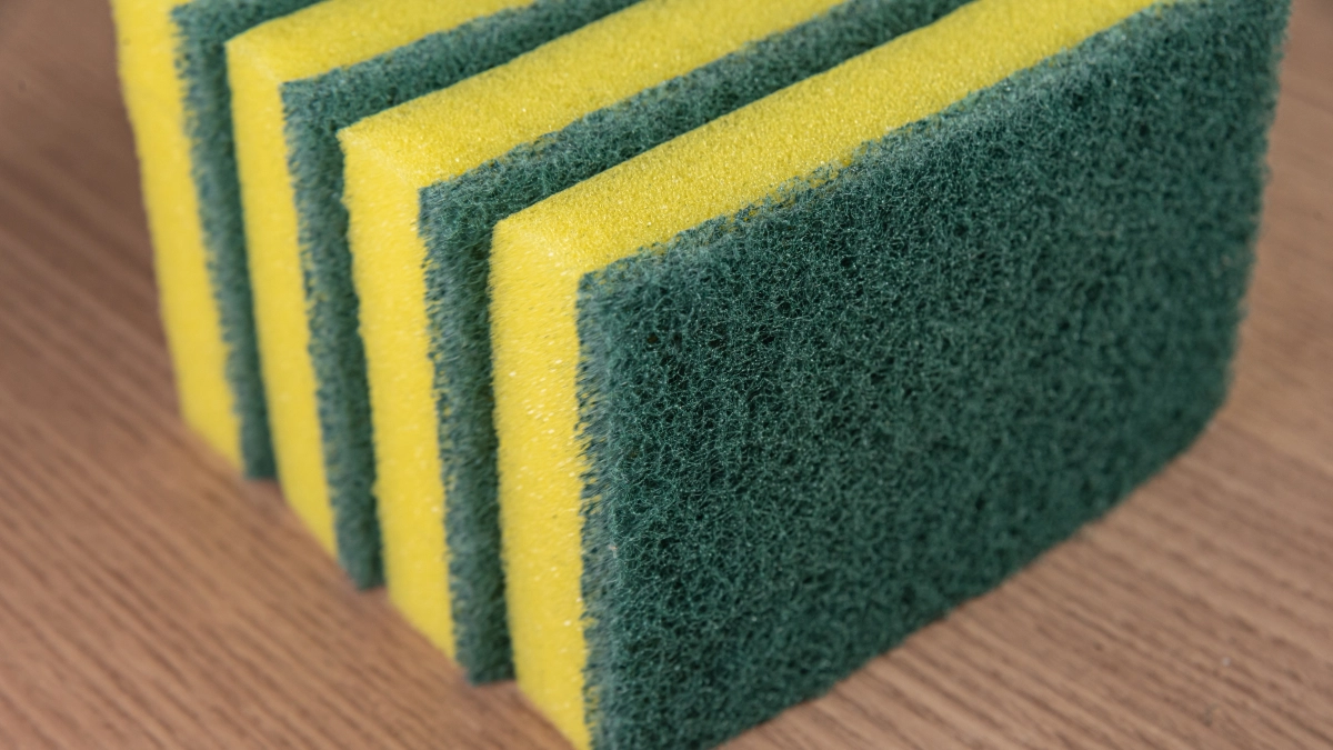 Вонючие губки для мытья посуды — прошлый век: что взять вместо поролона, чтобы посуда скрипела, а в кошельке оставались деньги