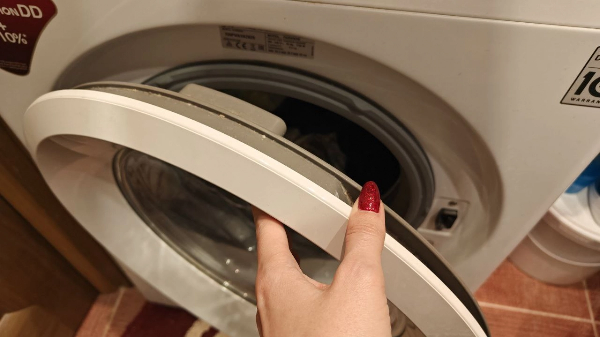 Сколько лимонной кислоты сыпать в стиральную машину, чтобы не испортить её: проверила на практике