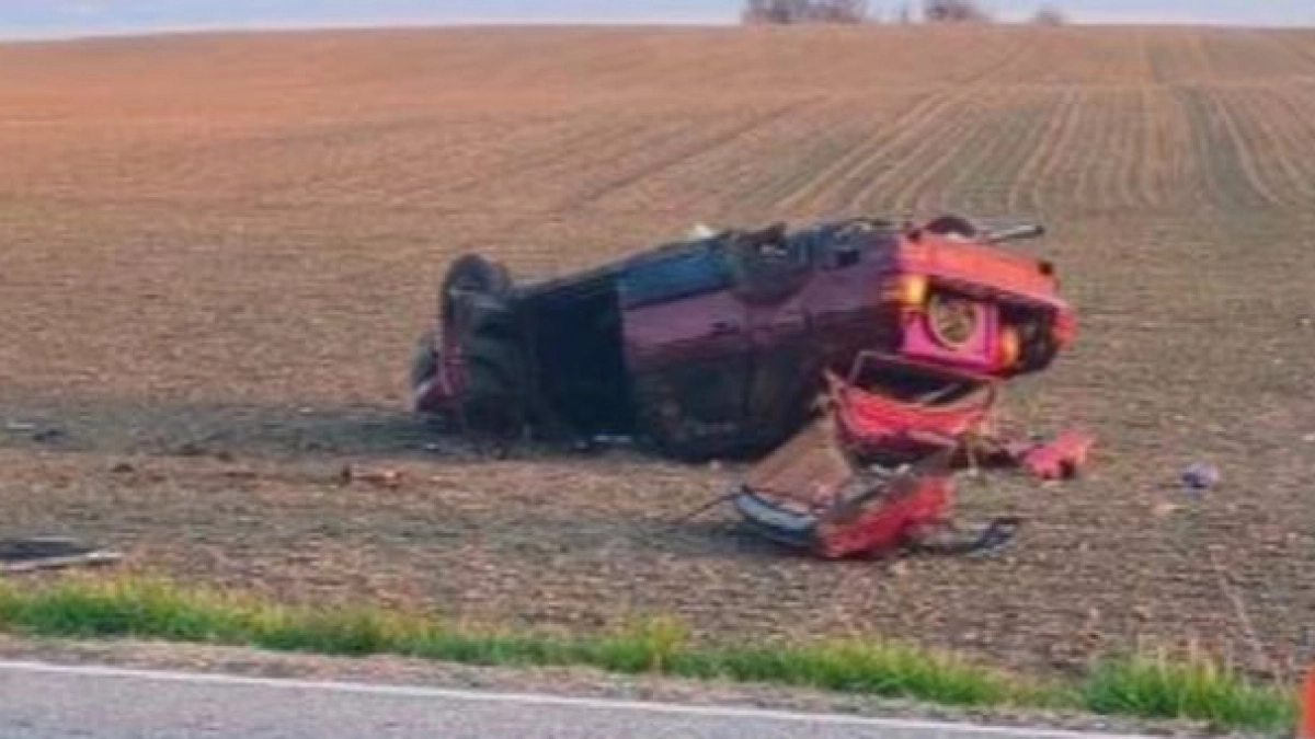 В Гвардейском районе 19-летний водитель вылетел в кювет и перевернулся: пострадал подросток-пассажир