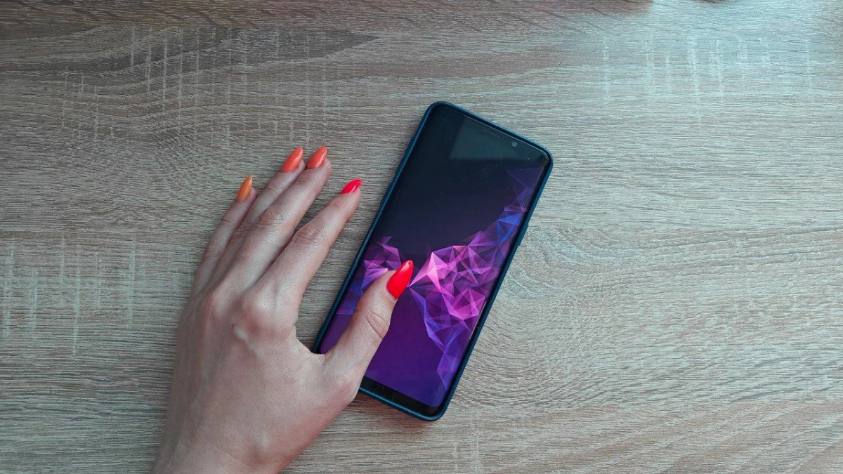 В России смартфоны заставят регистрировать за деньги: иначе гаджет превратится в кирпич