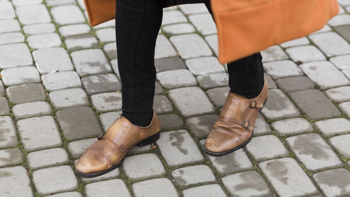 Заломы на кожаной обуви: как убрать за 10 минут в домашних условиях и не испортить туфли и ботинки
