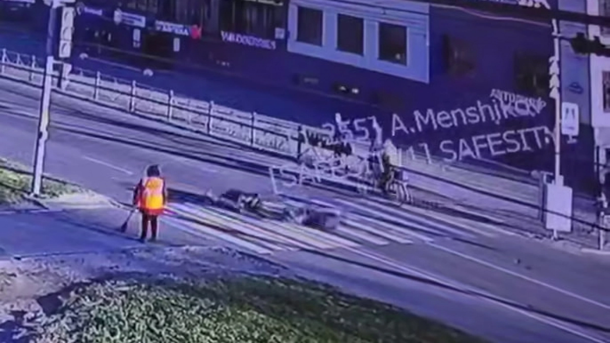 В Калининграде самокатчик сбил женщину на переходе и скрылся: полиция ищет очевидцев