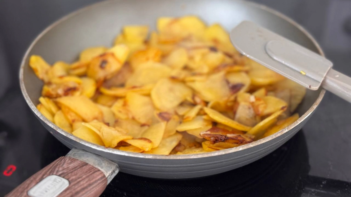 Бабушкин метод 21 века: чайный пакетик отмывает нагар за 2 часа — экономим на покупке моющих средств