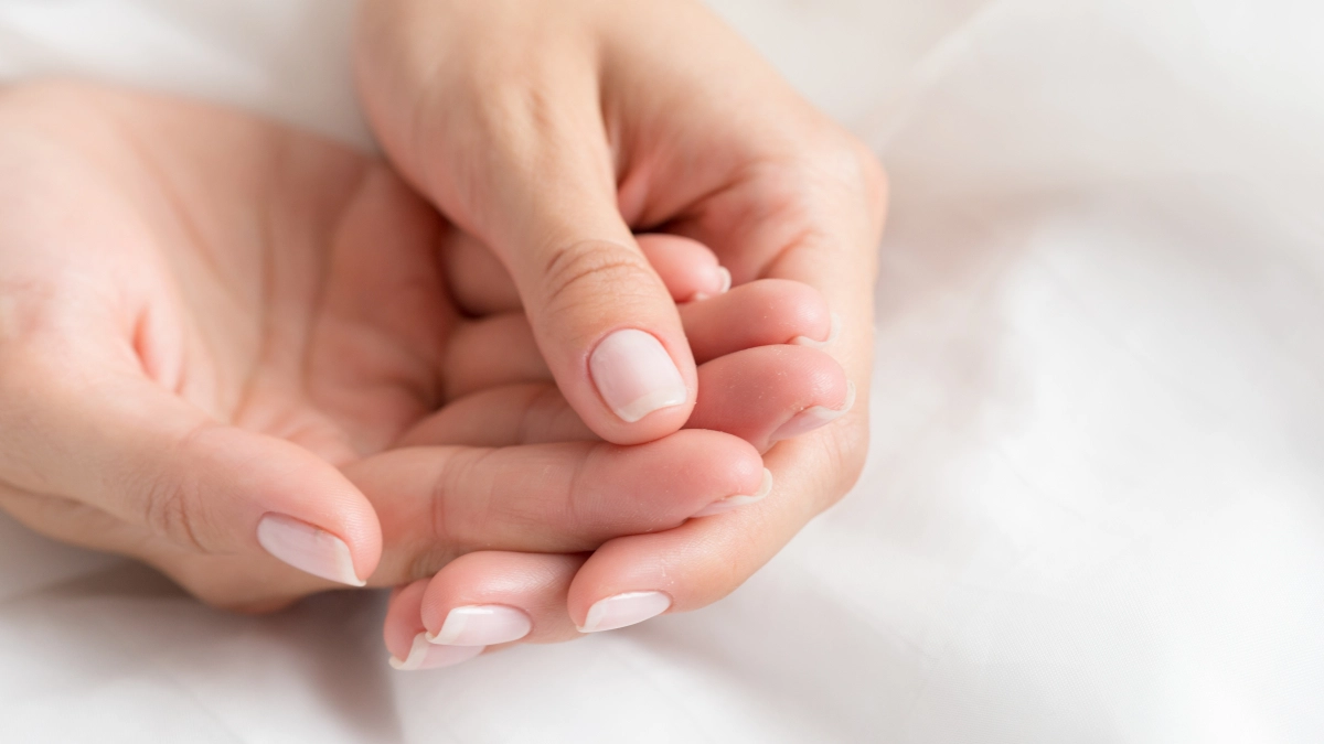 Японский маникюр дома за 5 минут: как зубная паста заменяет бафы и салонный уход без лака - тренд 2026