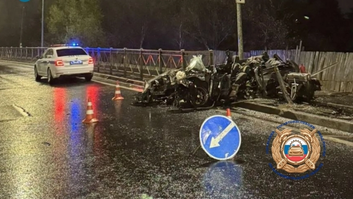 В Калининграде на улице Покрышкина «Хонда» с 28-летним водителем на высокой скорости протаранила ограждение