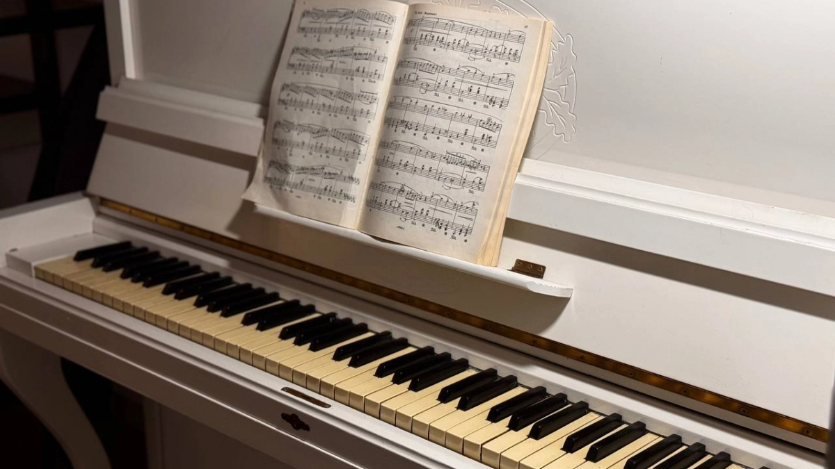 Виллу XX века спасут от протечек: на ремонт крыши школы Глиэра выделили 8,5 млн рублей