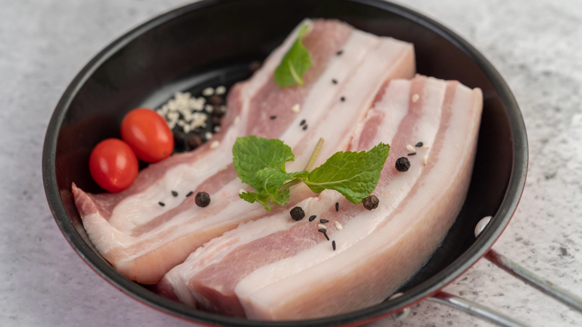 Можно ли покупать сало в «Чижике»? Честный разбор белорусского шпика за 499 рублей за кило от покупателя