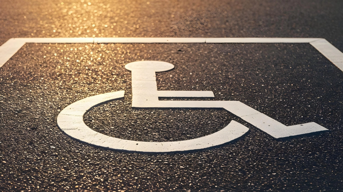 ГАИ разрешила всем парковаться на инвалидном месте, если есть только разметка: важное разъяснение для водителей