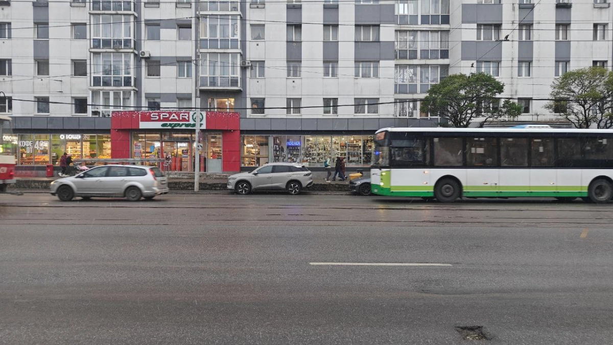 В Калининграде наклейки к Российско-китайским играм закрыли номера автобусов: Дятлова велела исправить