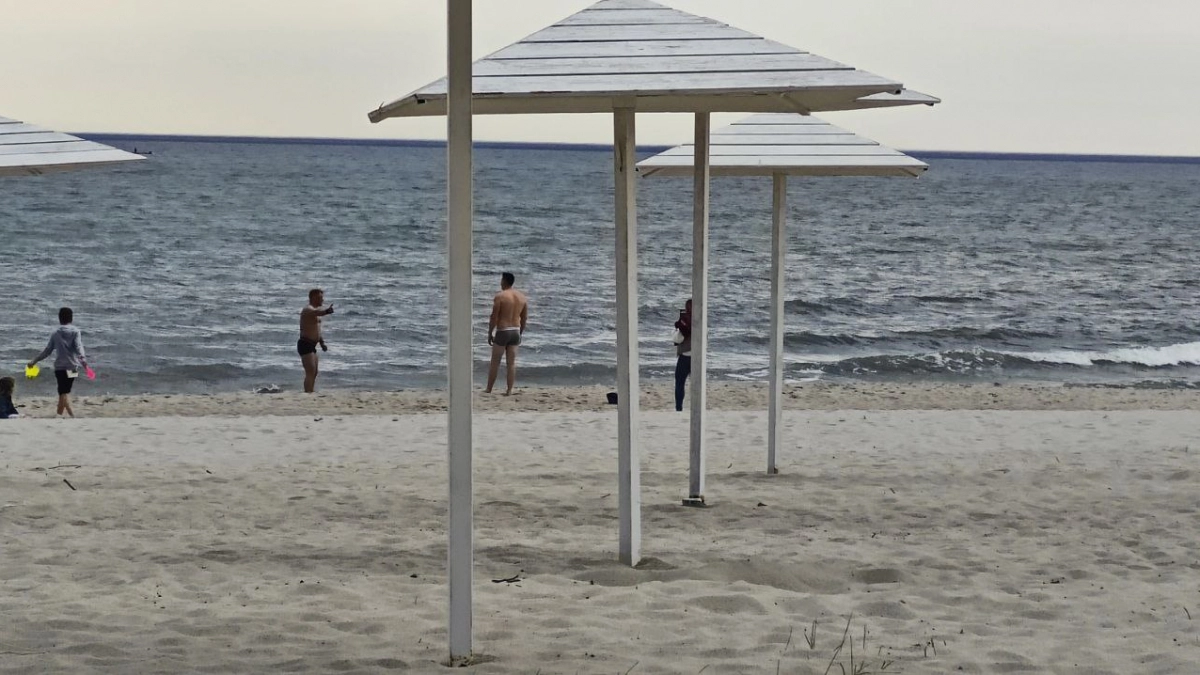 Отдыхаете на Чёрном море — и терпите толпы людей: Калининград и ещё 2 места с чистыми пляжами, где лучше и дешевле