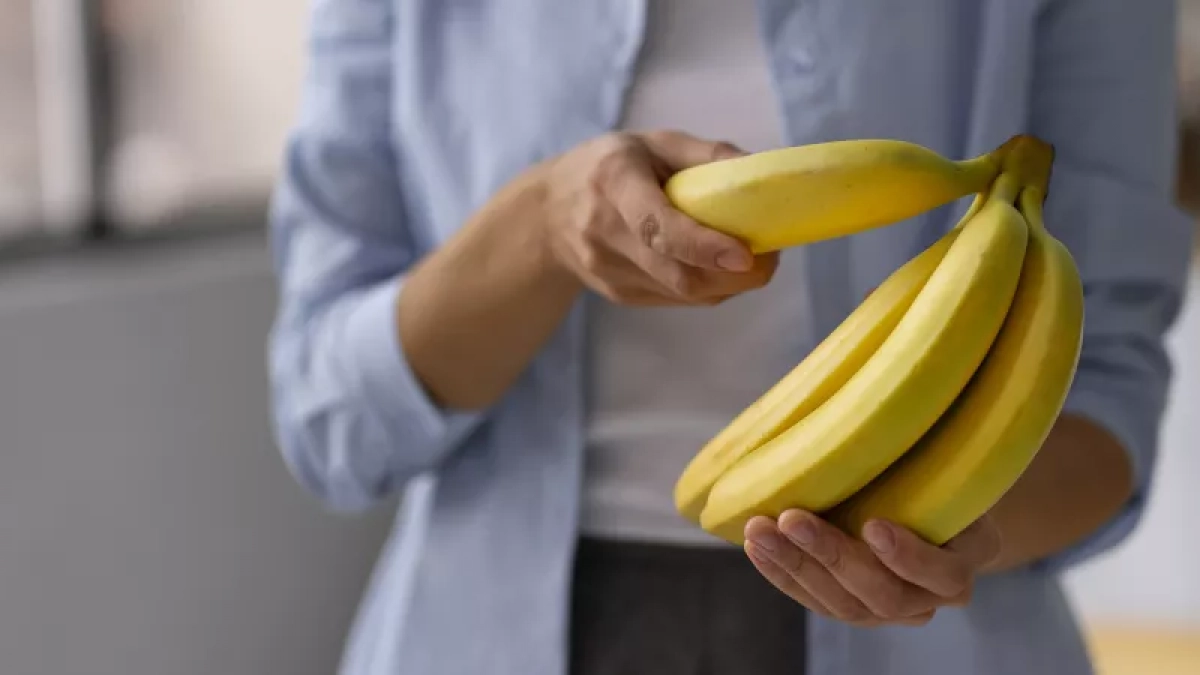 Вы храните бананы как обычно и теряете их за 2 дня: 80% делают одну ошибку, из-за которой они чернеют быстрее