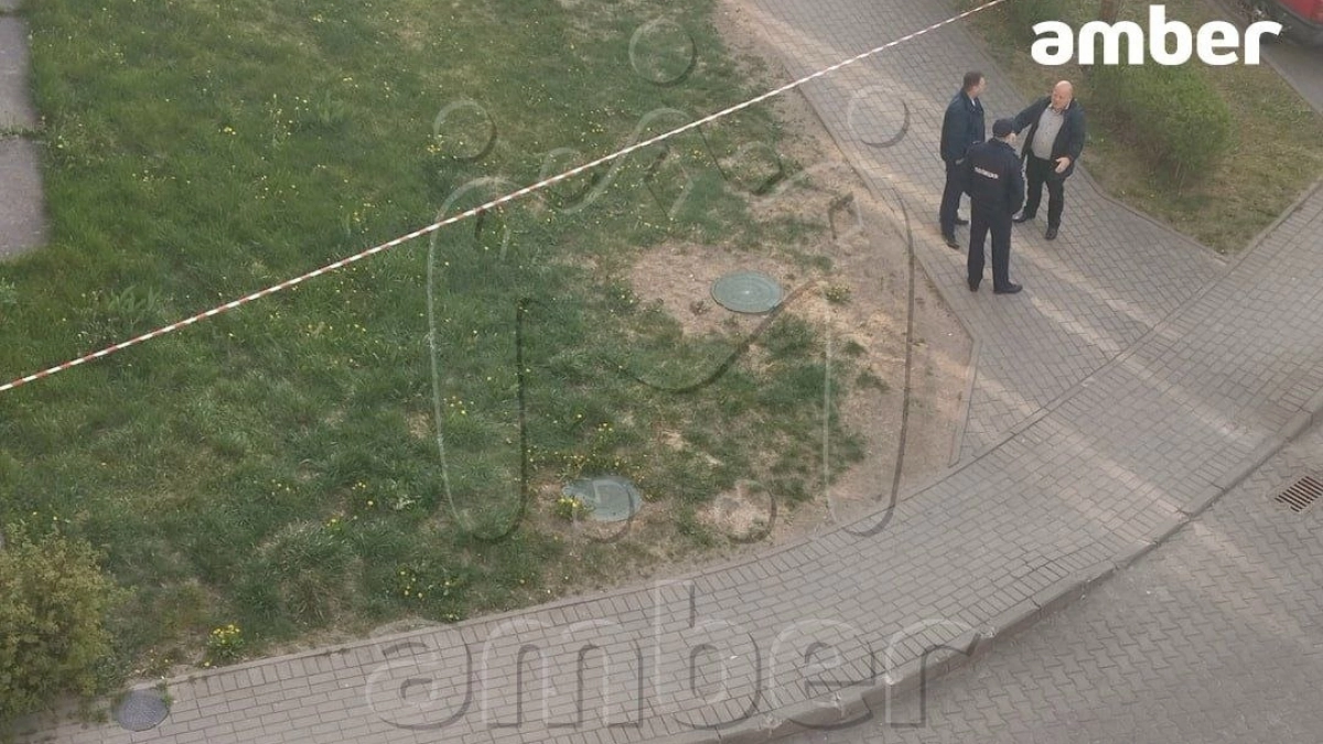 Под окнами дома в Ленинградском районе  Калининграда нашли тела бабушки, дочери и трёхлетнего ребёнка