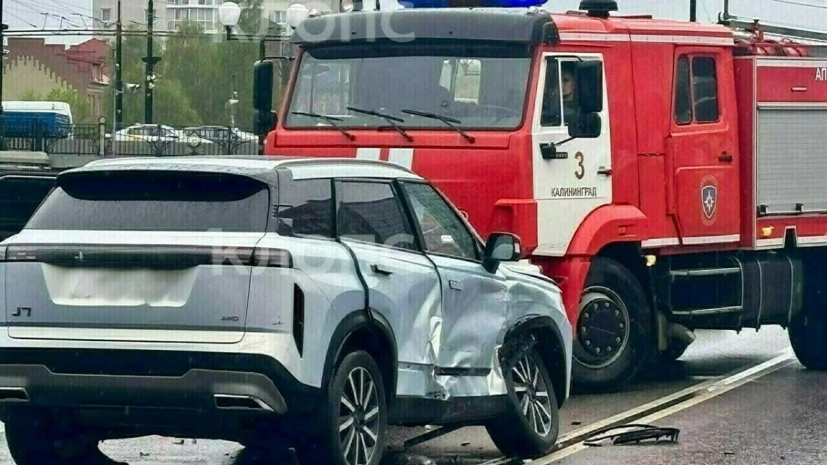 Семья с 10-месячным ребёнком попала в ДТП у Третьяковки в Калининграде : пострадали две женщины