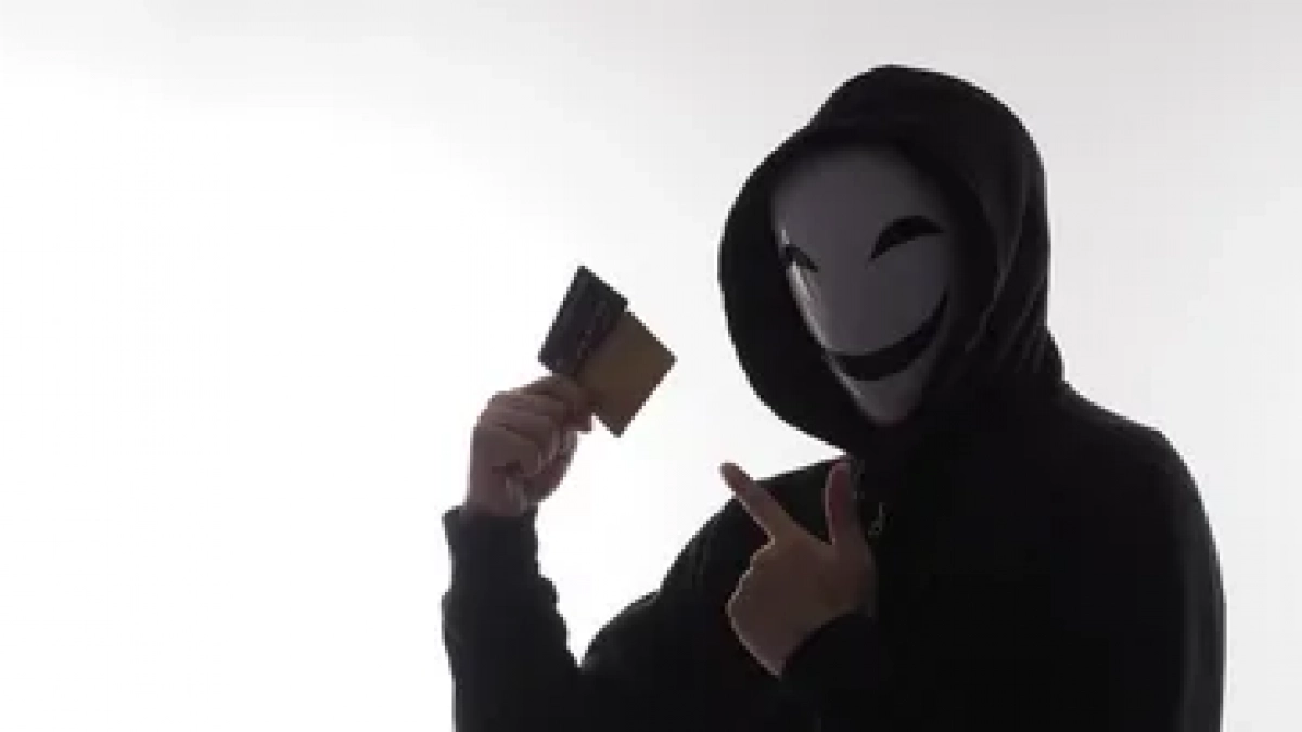 Шесть лет за помощь преступникам: 36-летняя калининградка помогала телефонным мошенникам 