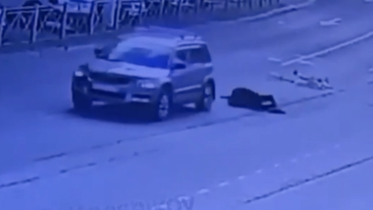 У школы  милиции в Калининграде сбили велосипедиста, авария попала на видео 