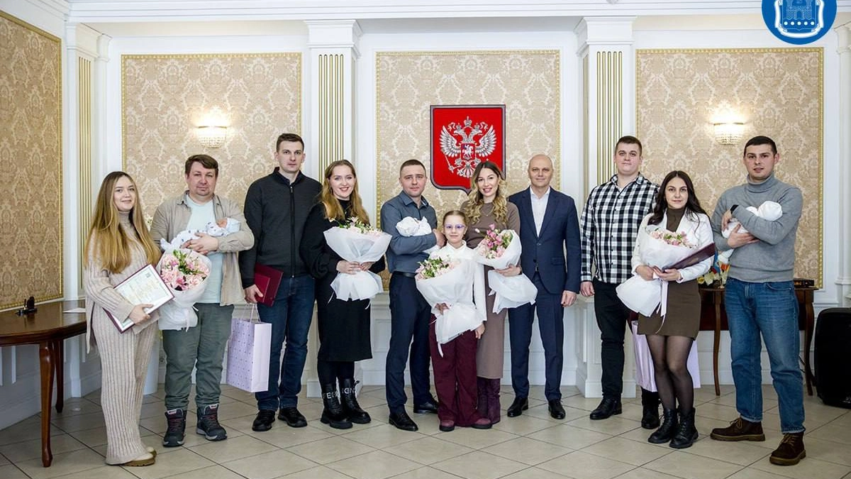 10 000 рублей на малыша: губернатор утвердил новый формат «Подарка новорождённому»
