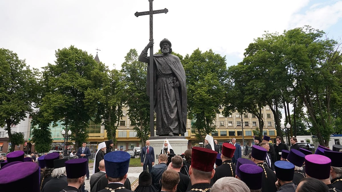 «Высотой почти с четырехэтажный дом»: в Калининграде Патриарх открыл памятник святому князю Владимиру