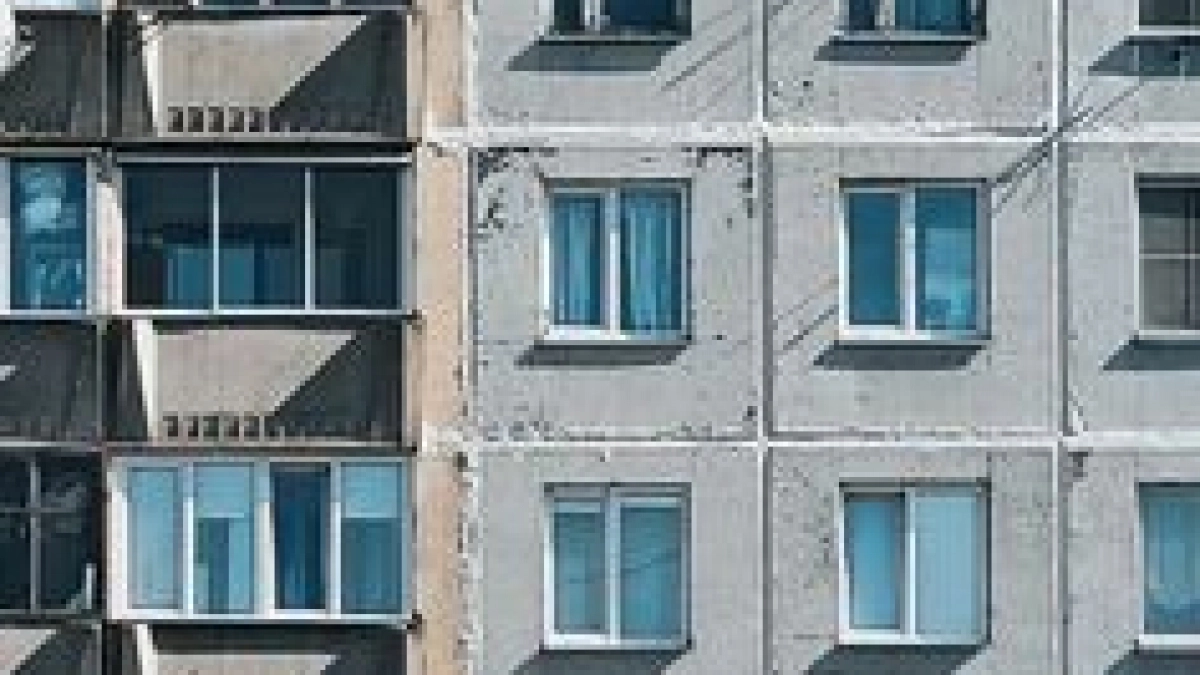 Процесс необратим: в Калининграде датчики зафиксировали опасный крен «падающего» дома