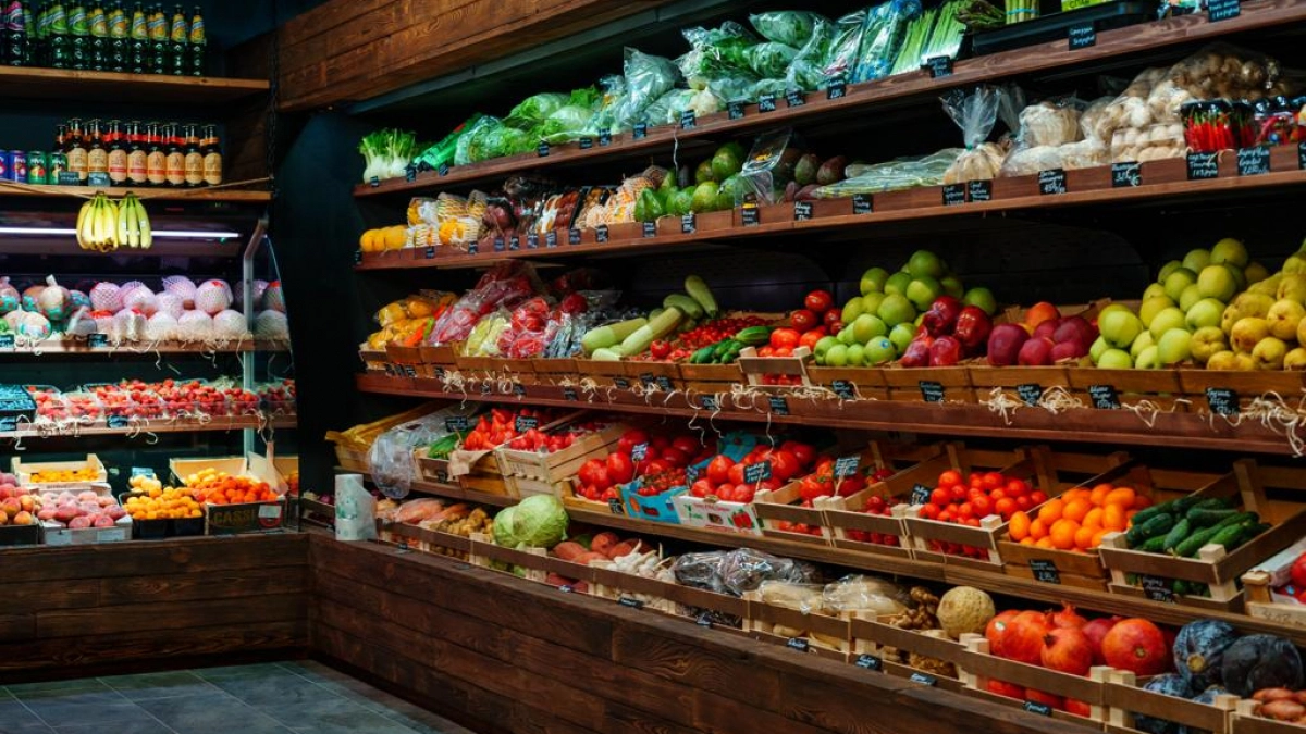 Яйца за полцены и дорогая рыба: какие продукты стали дешевле с конца весны в Калининграде