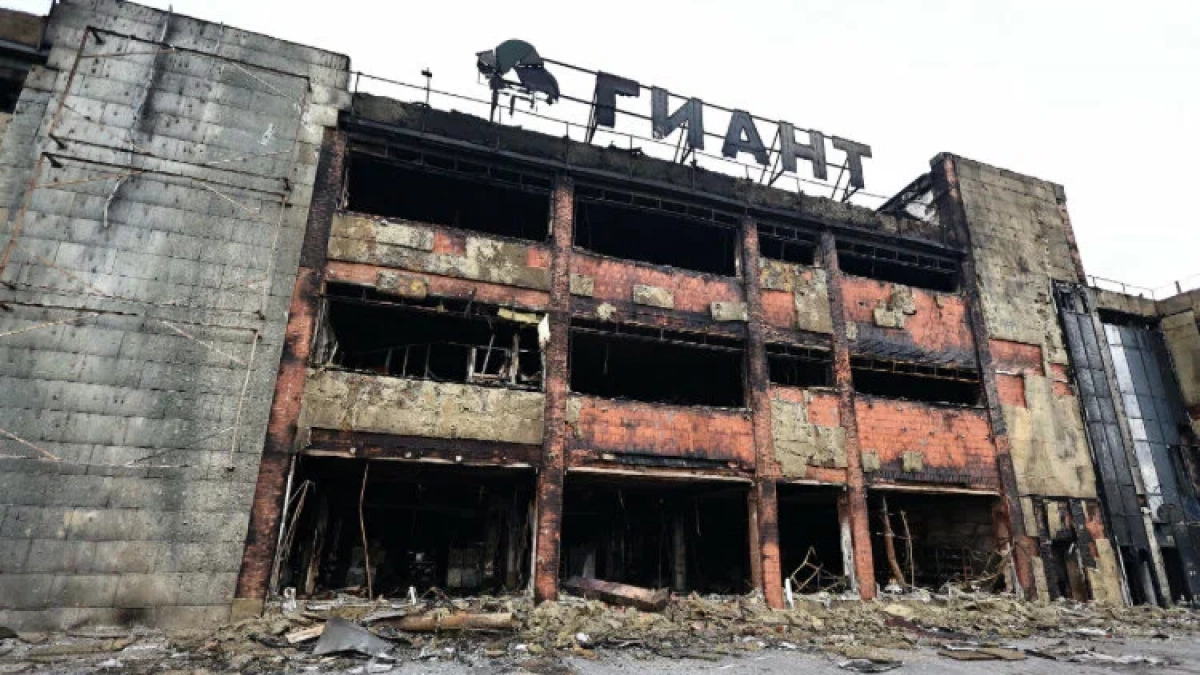 Огонь добивает «Гиант»: в Калининграде снова загорелся ТЦ  