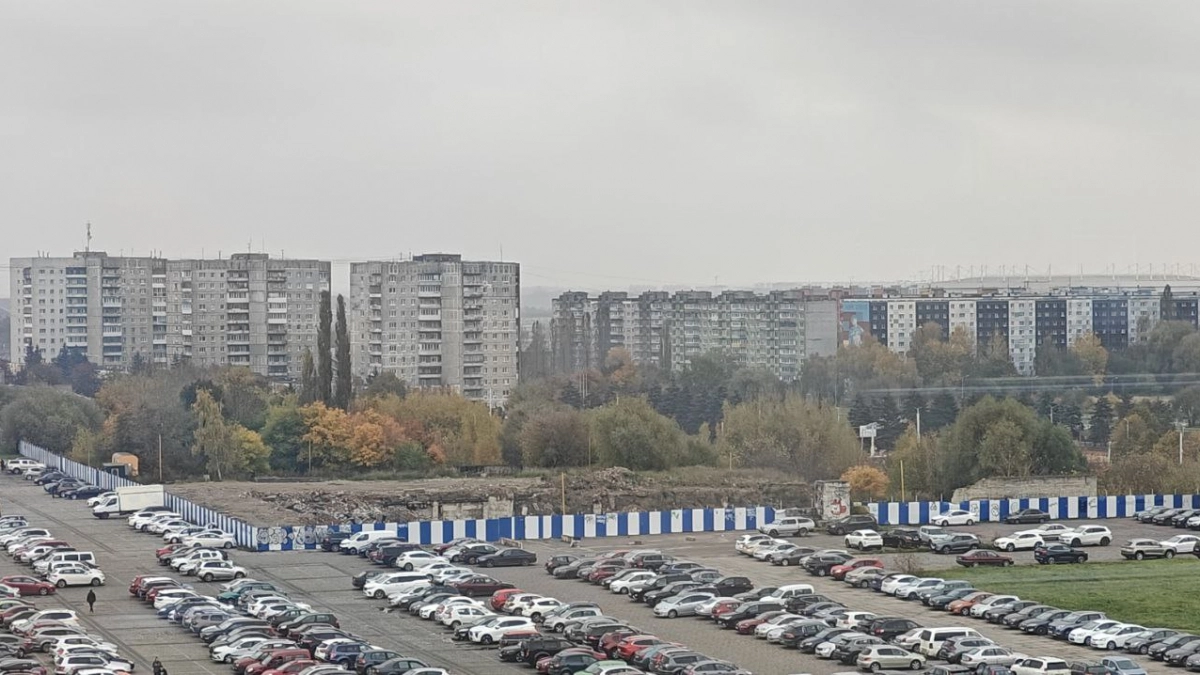 Места хватит не всем: в Калининграде открыли продажу абонементов на семь муниципальных парковок