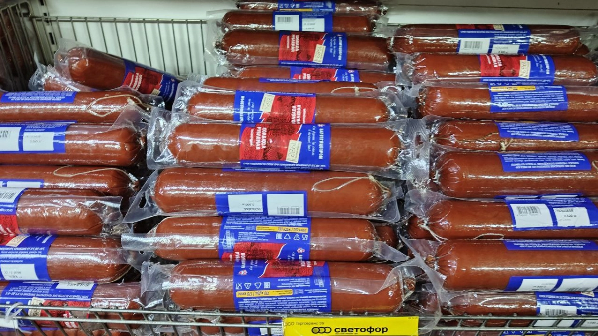 Не берите колбасу, пока не проверите эти 4 признака: они расскажут о продукте больше яркой упаковки