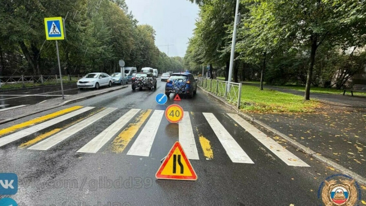 Шёл на зелёный, но попал под машину: на Невского в Калининграде легковушка сбила мужчину на переходе