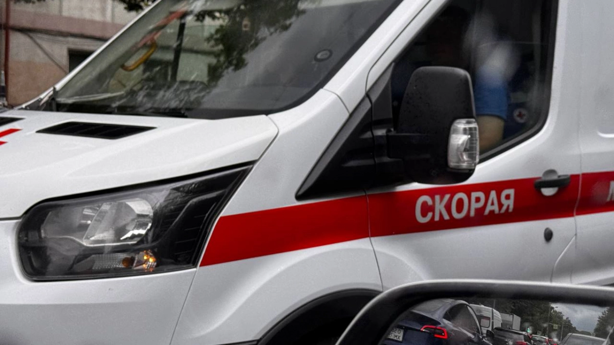 «Он стонал, мычал от боли»: мужчину, упавшего с восьмого этажа на Мариупольской, спас куст, подробности