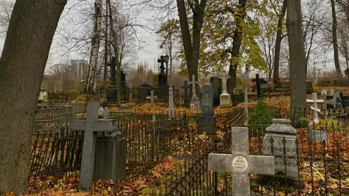 Слезы одноклассников и слова благодарности: в Немане простились с 15-летним Сашей