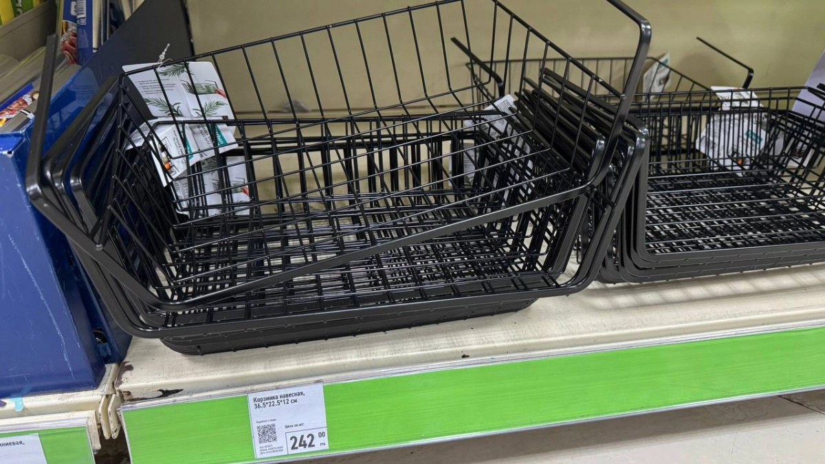 Беру в Fix Price сразу по 20 корзинок за 242 рубля: дома и на даче пустых не остаётся — вот куда их вешаю