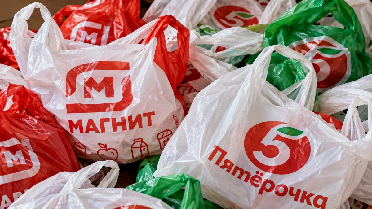 Пакеты с ручками из "Магнита" и "Пятерочки" не отправляю в мусор: 5 способов использовать дома повторно