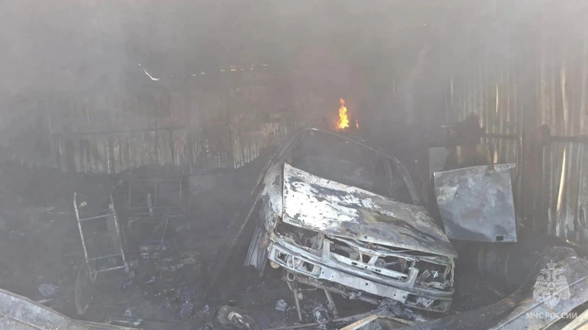 Грохот услышали около 16:00: в Гурьевске при пожаре взорвался баллон, хозяин дома получил ожоги