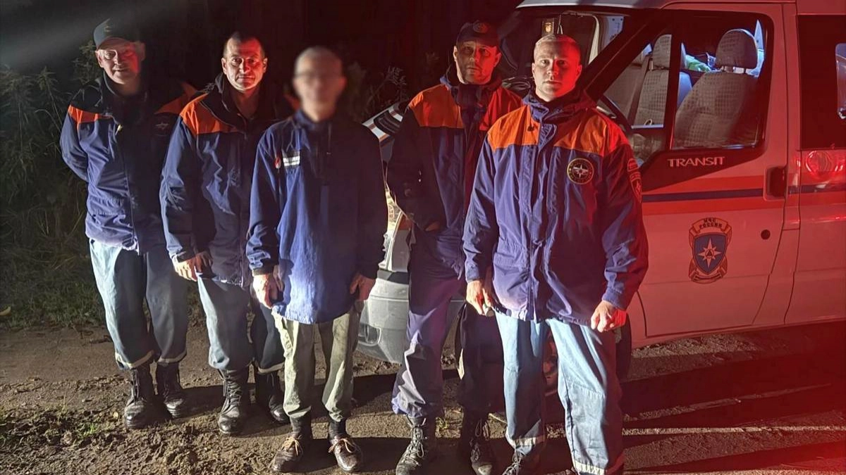 «Думал, вы на квадроцикле подъедете»: под Правдинском спасатели ночью нашли грибника на болоте (видео)