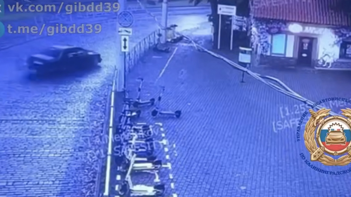 Не справился с управлением: водитель Mercedes врезался в ограждение на проспекте Мира в Калининграде