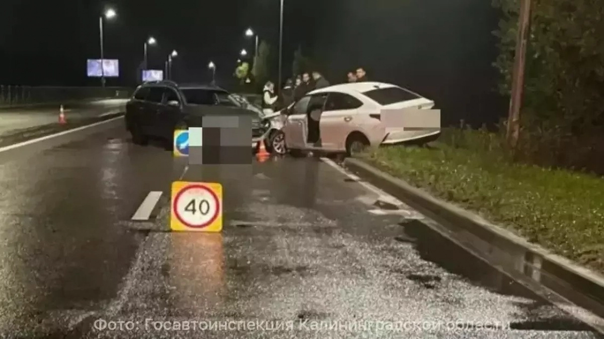 Volkswagen выехал на встречную полосу под Зеленоградском: двое пассажиров Hyundai получили травмы