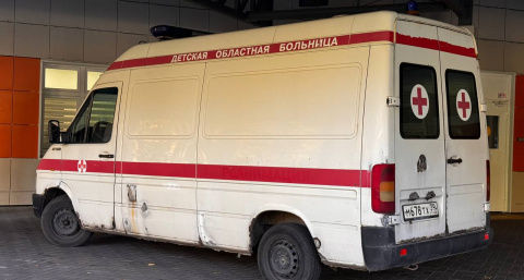 Мальчик выбежал на дорогу и угодил под "Шкоду": в Калининградской области пострадал ребёнок