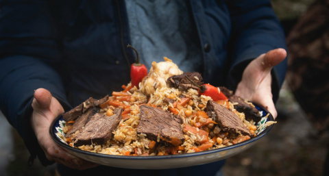 Плов как на Востоке: рассыпчатый, ароматный и с мясом, которое тает во рту — получится с первого раза