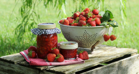 Варенье без грамма сахара: 1 кг клубники и 250 мл яблочного сока — вкус лета в банке, про который все будут шептаться