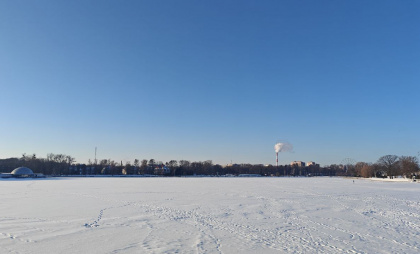 Лед уходит прямо из-под ног: на побережье разыгралась опасная стихия, а люди все равно идут к краю